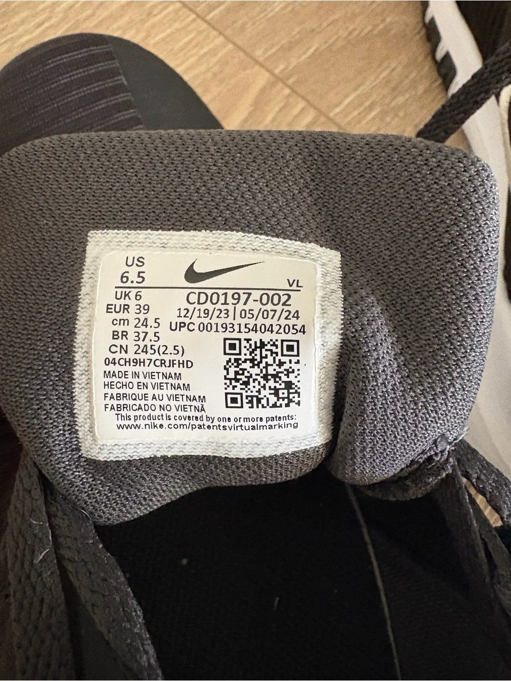 Nike Black and White Men's Training Sneakers